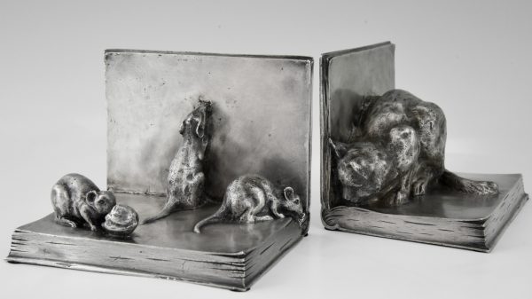 Art Deco bronze bookends, cat and mice on books.