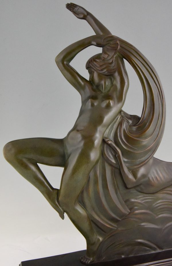 Art Deco bronzen sculptuur dansend naakt met barzoi hond