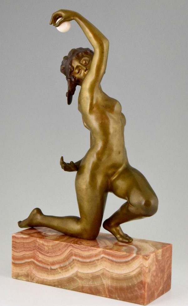 Art Deco Bronze Skulptur Tänzerin Akt mit Kugel