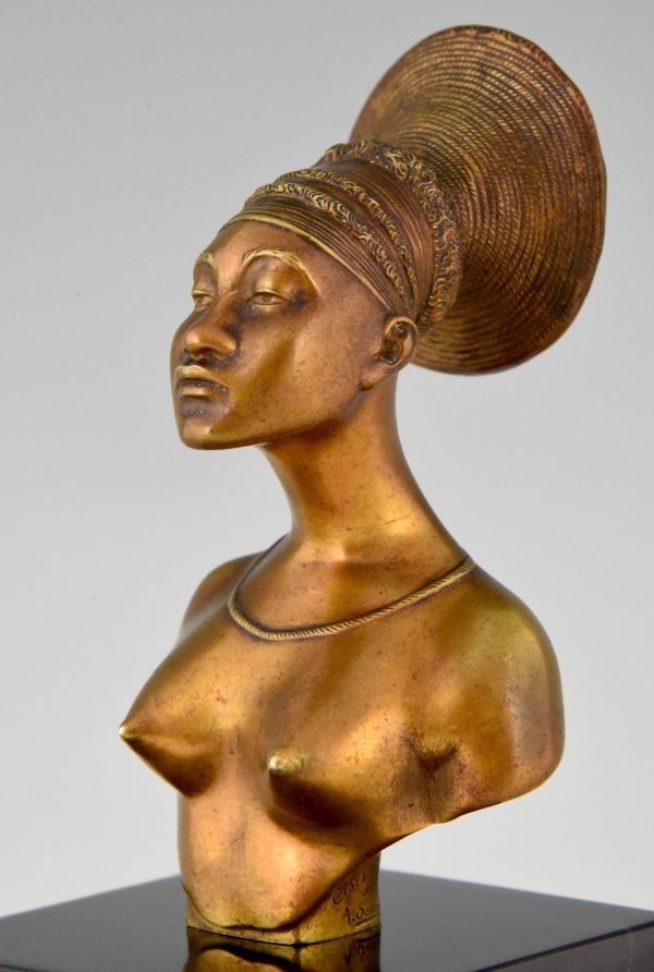 Art Deco bronzen sculptuur automobiel mascotte prinses Neginga, Afrikaanse schoonheid.