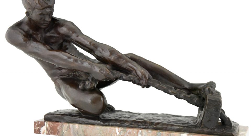 Art Deco sculpture bronze homme nu tirant une corde