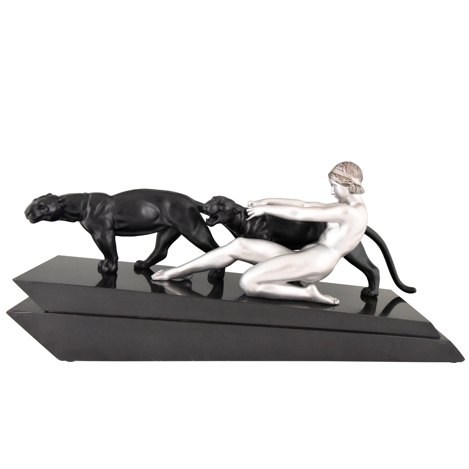 Sculpture Art Deco femme nue avec deux panthères
