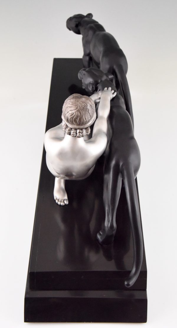 Art Deco Skulptur Frauenakt mit zwei Panther