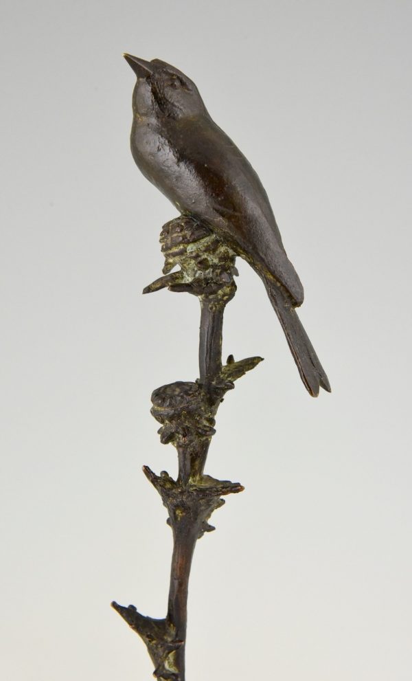 Art Deco bronzen sculptuur van een vogel op een distel