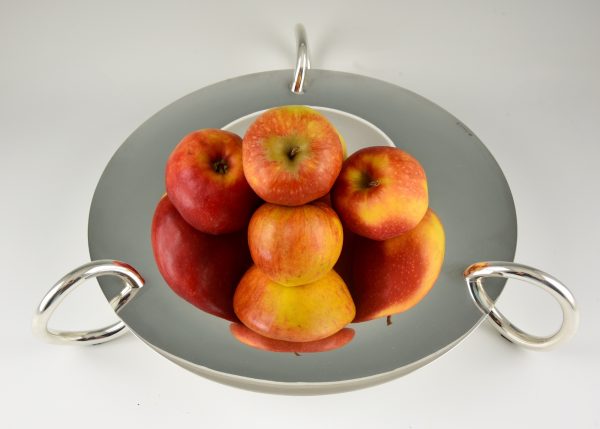 Modern silver plated center piece bowl.