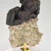 Sculpture femme nue sur un rocher