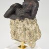 Sculpture femme nue sur un rocher