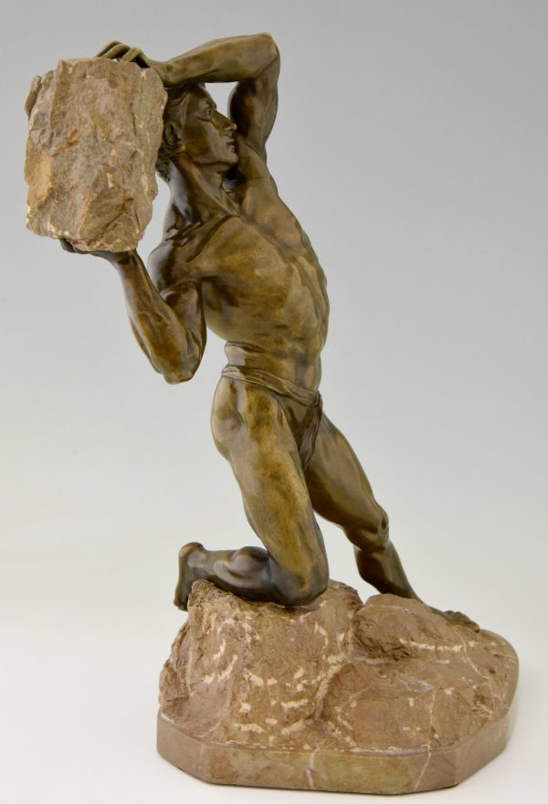 Antike Bronze Skulptur Männlicher Akt mit Stein