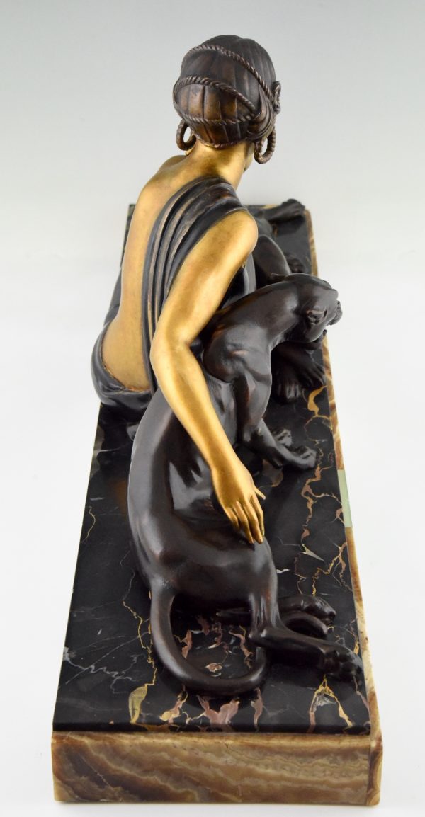 Art Deco sculpture femme aux panthères doré