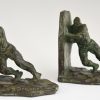 Art Deco bronzen boekensteunen duwende mannen