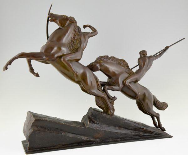 Sculpture bronze Art Deco deux archers au cheval