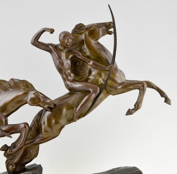 Sculpture bronze Art Deco deux archers au cheval