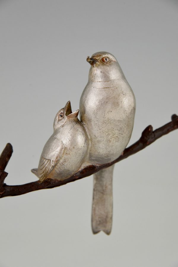 Sculpture en bronze Art Deco deux oiseaux sur une branche.