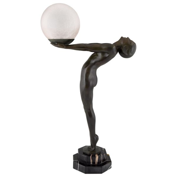 Art Deco Lampe Frauenakt mit Ball H. 66 cm / 26 inch.