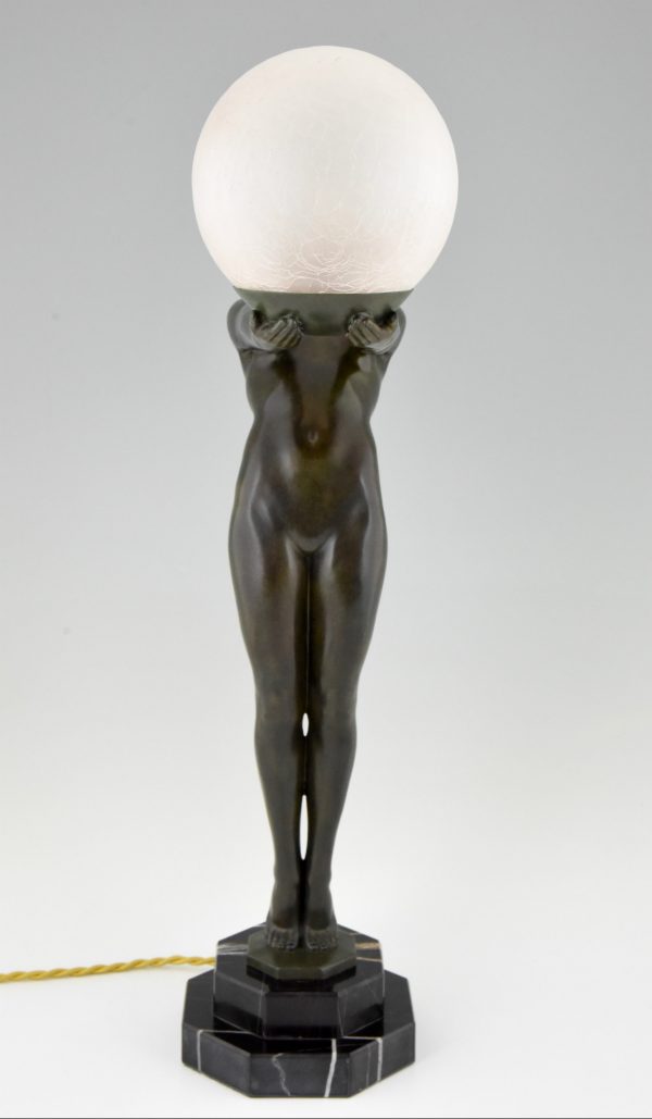 Lampe Art Deco femme nue a la balle H. 66 cm / 26 inch.