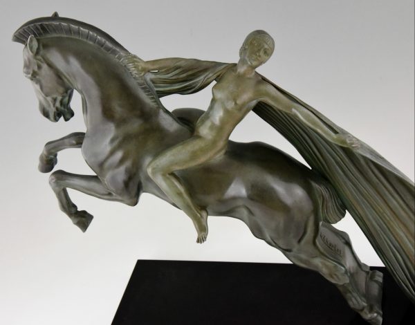 Art Deco sculpture femme nue à cheval