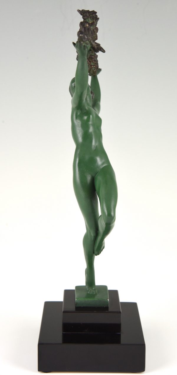 Art Deco sculpture femme nue avec branche de vigne.