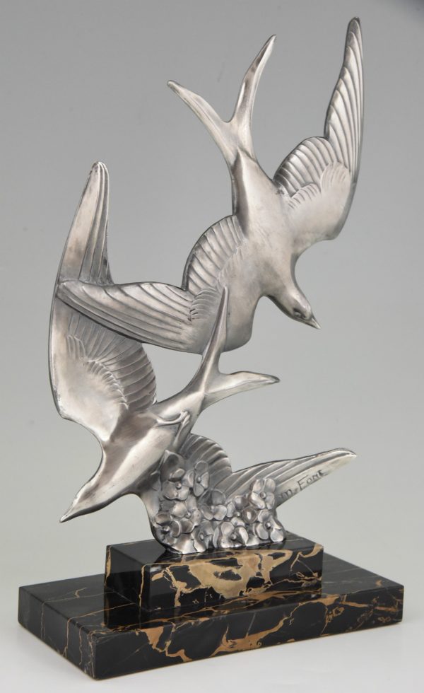 Art Deco sculpture of two flying birds.