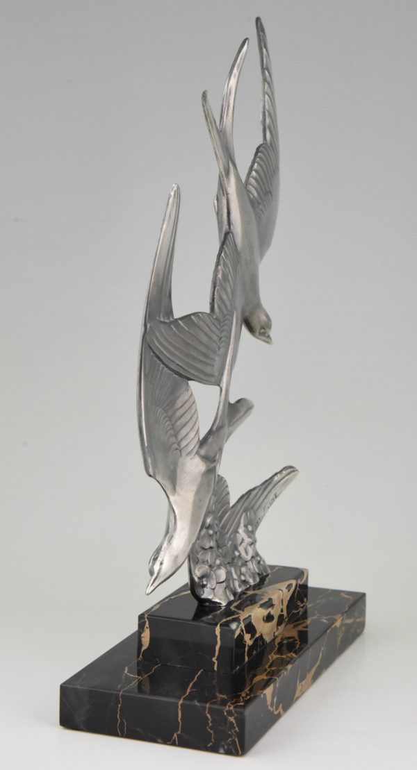 Art Deco sculpture of two flying birds.