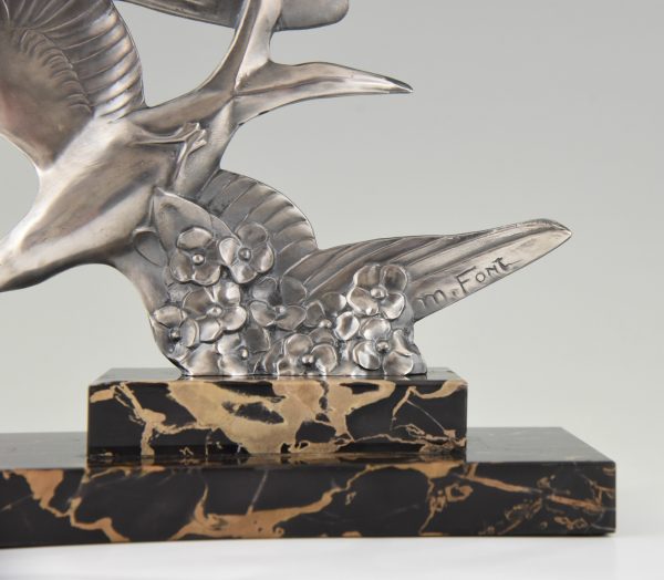 Art Deco sculpture of two flying birds.