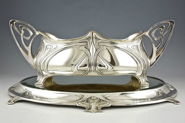 Art Nouveau centerpiece with mirror plateau