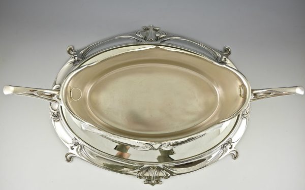 Art Nouveau centerpiece with mirror plateau