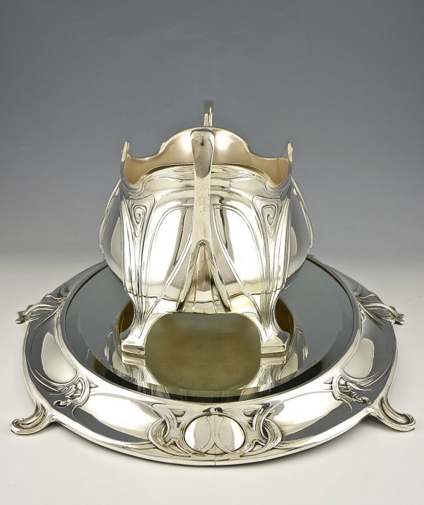 Art Nouveau centerpiece with mirror plateau