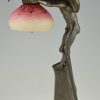 Jugendstil lamp jongen onder een blad.