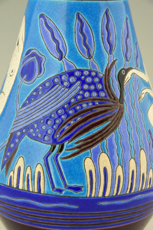 Art Deco vase en céramique avec baigneuses, oiseau et bouquetin