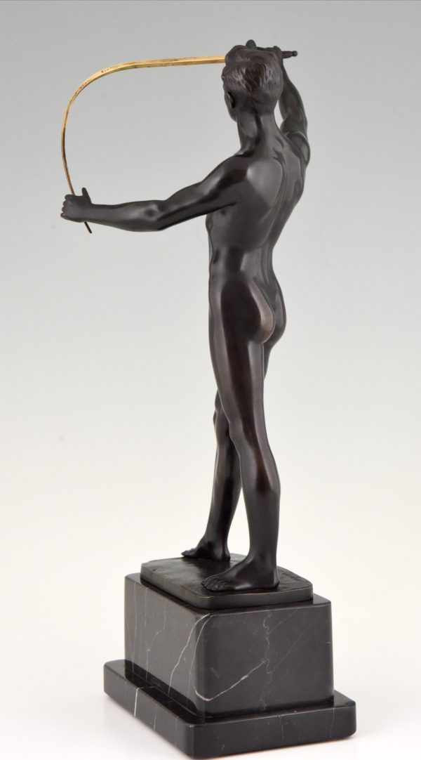 Art Deco bronze sculpture of a male nude fencer.