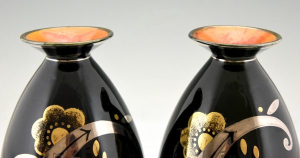 Paire de vases céramique Art Deco noir, or et argent