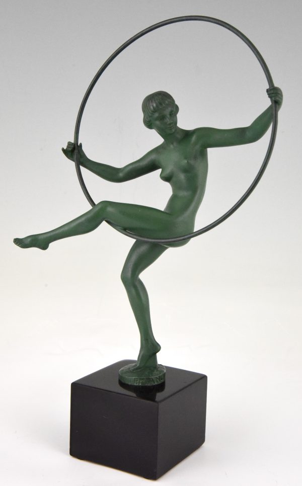 Art Deco sculpture danseuse au cerceau