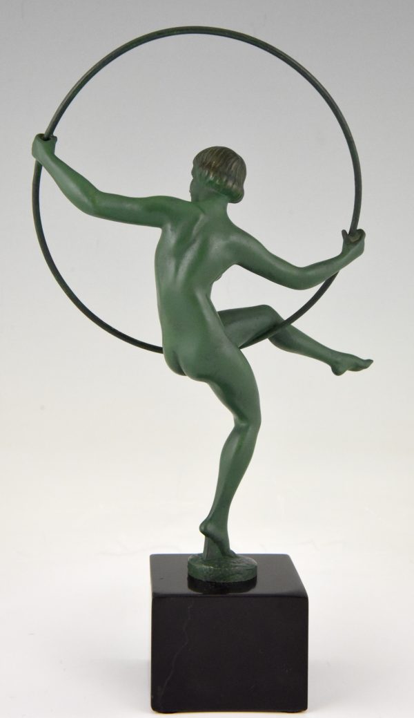 Art Deco sculpture danseuse au cerceau