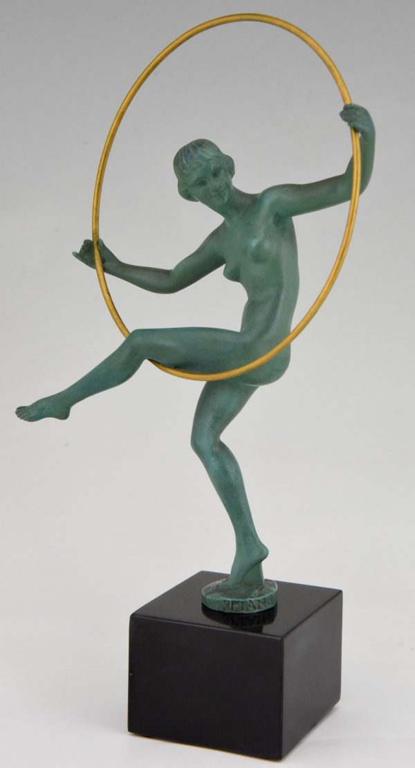 Art Deco sculpture danseuse au cerceau