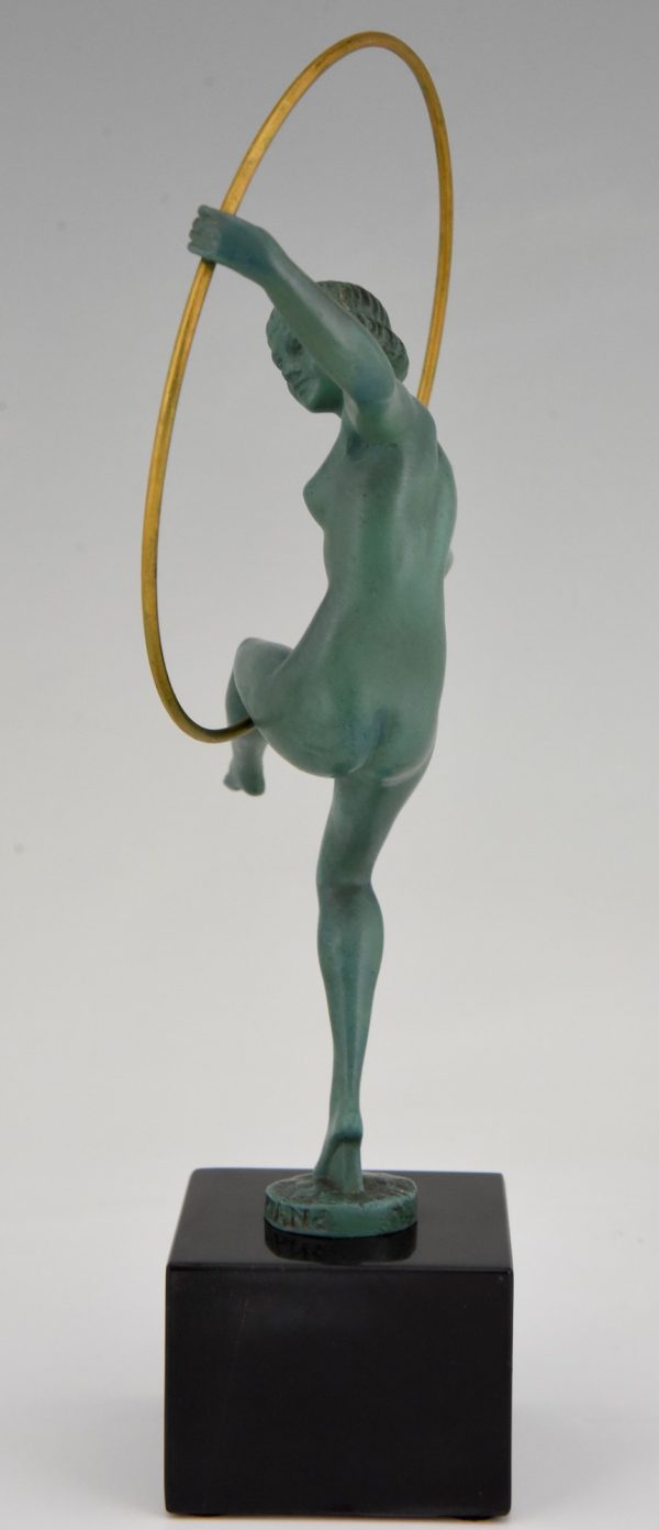 Art Deco sculpture danseuse au cerceau