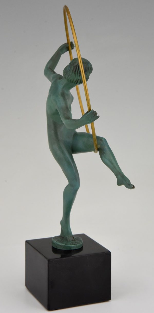 Art Deco sculpture danseuse au cerceau