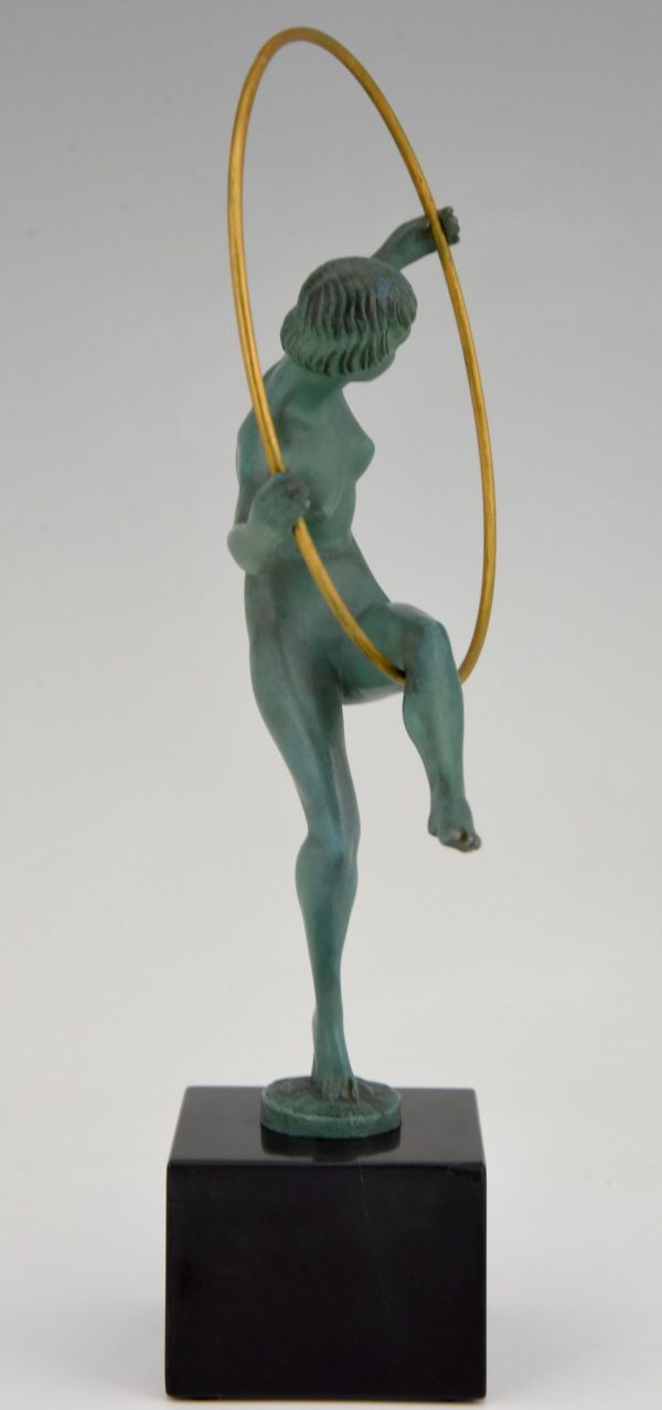 Art Deco sculpture danseuse au cerceau