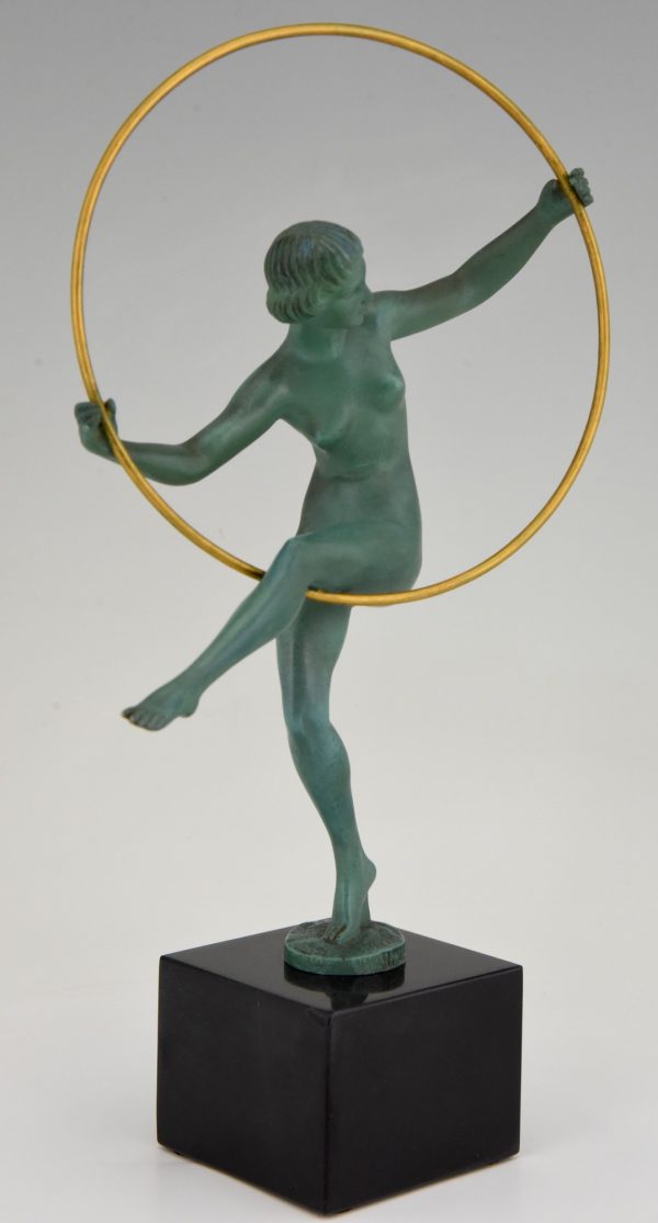 Art Deco sculpture danseuse au cerceau