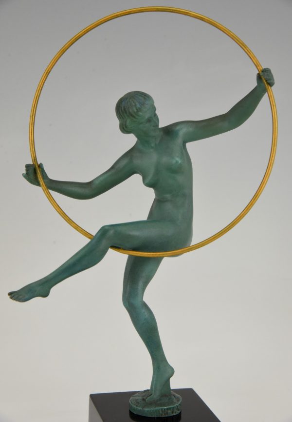 Art Deco sculpture danseuse au cerceau