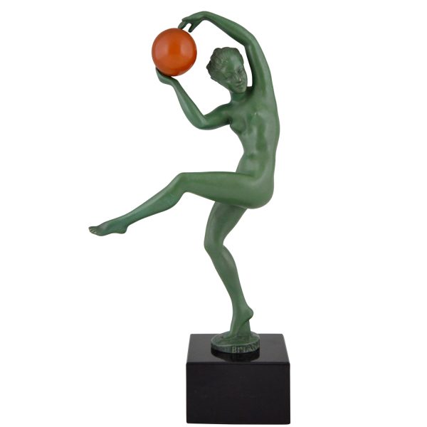 Art Deco sculpture danseuse nue au ballon.