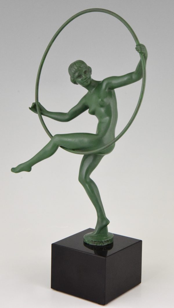 Art Deco sculptuur danseres met hoepel