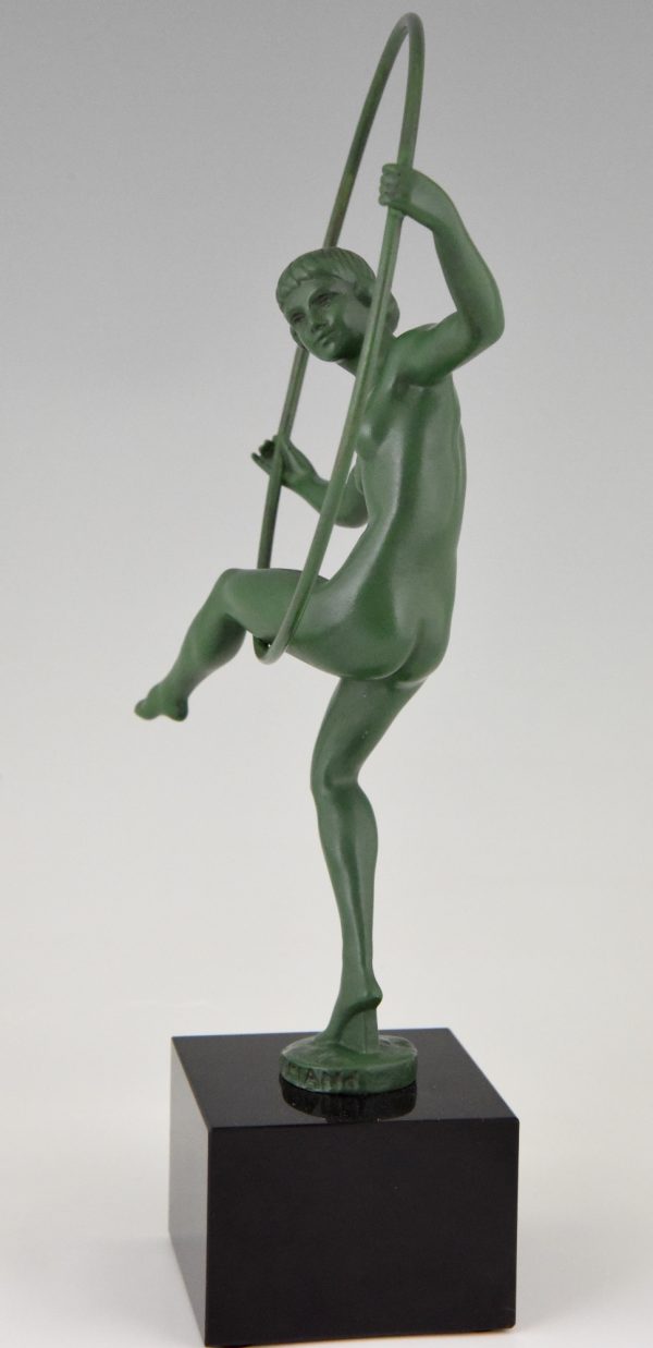 Art Deco sculpture danseuse nue au cerceau