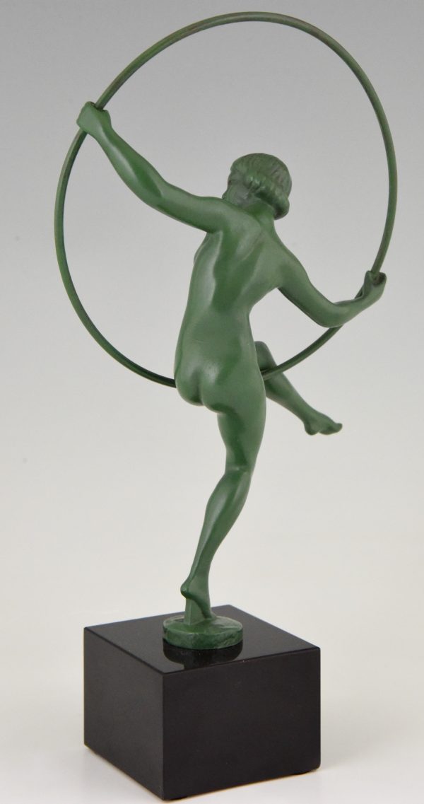 Art Deco sculptuur danseres met hoepel