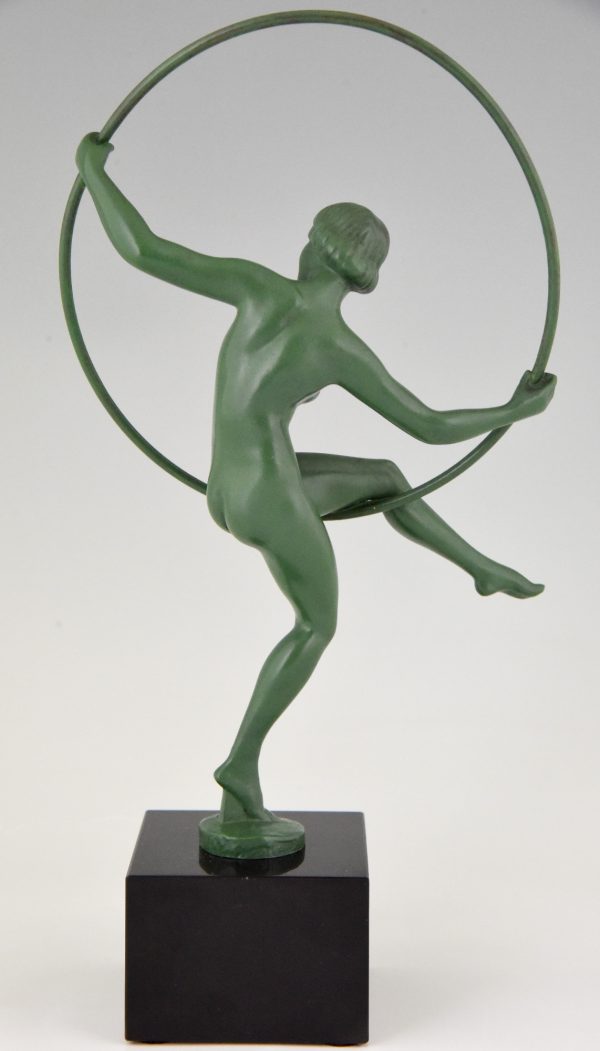 Art Deco sculptuur danseres met hoepel