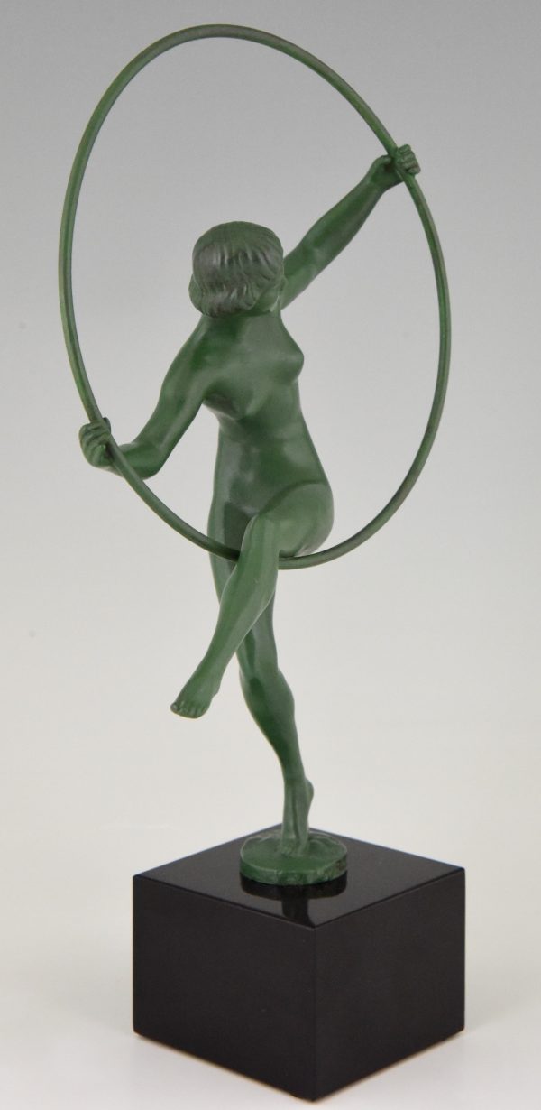 Art Deco sculptuur danseres met hoepel