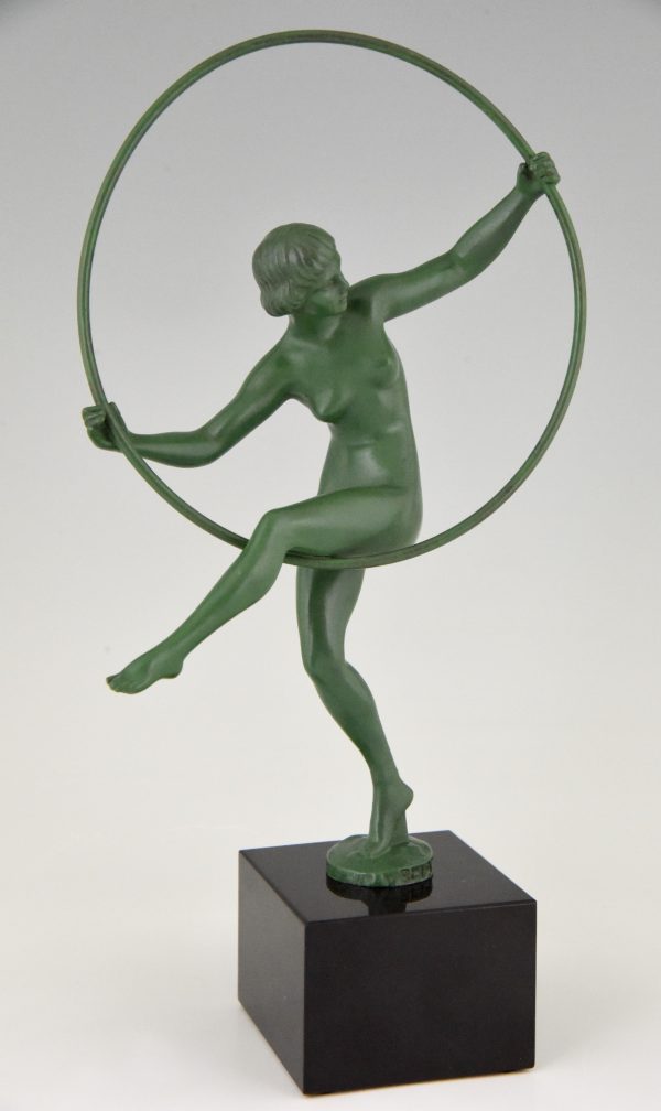 Art Deco sculpture danseuse nue au cerceau