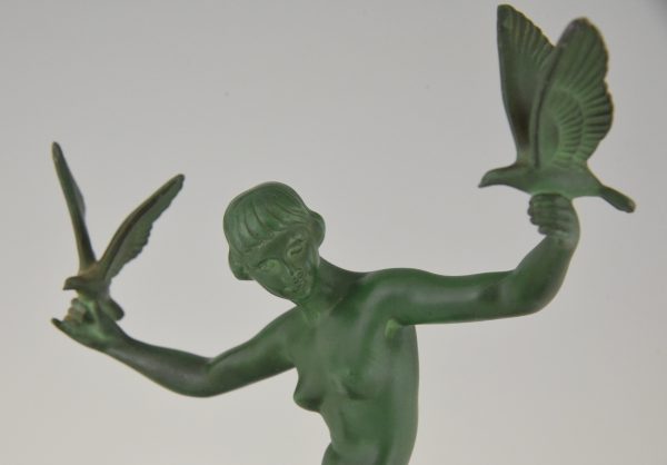 Sculpture Art Deco danseuse nue aux oiseaux