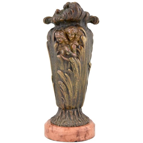 Vase Art Nouveau, bronze de Vienne avec visages de fille