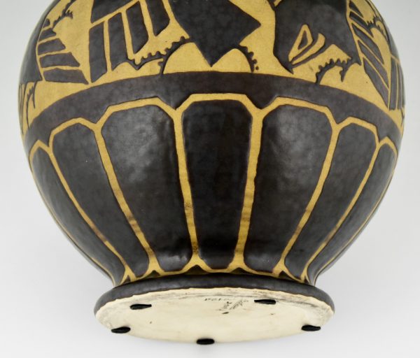 Art Deco vase with birds.