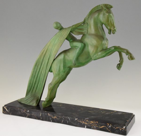 Art Deco Skulptur Frauenakt Reiter und Pferd Aufzucht
